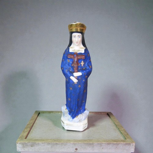 Vierge tenant crucifix - tenant, un