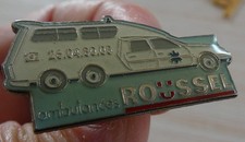 RARE PIN'S VOITURE AMBULANCE ROUSSEL CITROEN CX BREAK 6 ROUES