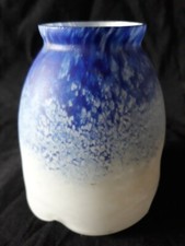 Petite tulipe en Pâte de verre Marmoréen-bleu nuancé 10,5 cm x 9 cm 1 écaille