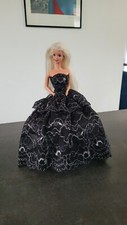 Magnifique barbie blonde en tenue de soirée collection Mattel ancienne