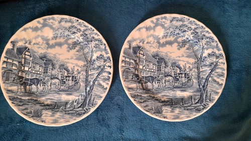 Deux assiettes décoratives
