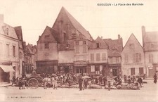 CPA Issoudun la place des marchés (282092)