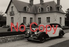 AUTOMOBILE VOISIN DEVANT UNE