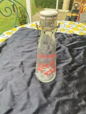 Bouteille de lait ferme du vallon normandie lettrage rouge