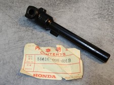 Tige repose pieds AV G pour