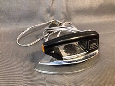 Ancien petit fer à repasser