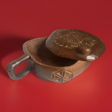 Grosse boite à sel Queyras signée Gaudin 1969. Art Populaire