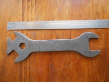Clé Ancienne  . outil machine agricole