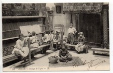ALGERIE -  Afrique du Nord - ALGER - une école de tapis arabes - tissage tapis