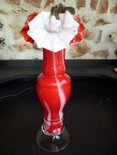 Vase en verre rouge et blanc à collerette  -