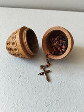 PORTE BOITE OEUF  A CHAPELET PERLES DE CORAIL ANCIEN EN NOIX DE COROZO XIXème