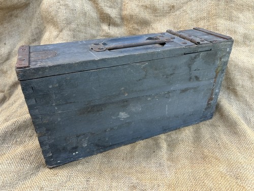 Caisse bois allemand - mg,