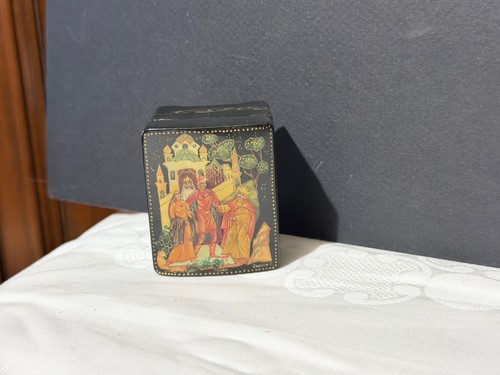 Boîte russe laquée - , –