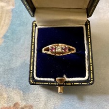 RUBIS, DIAMANTS, OR, TRILOGIE, ANCIENNE BAGUE ART DECO