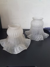 2 tulipe en verre depoli blanc bord dentelle art deco pour lustre