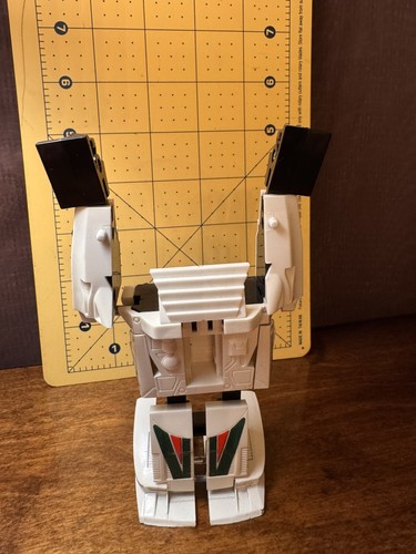 Wheeljack reissue car - ko,