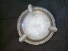 Cendrier rond en étain signé estampillé Chanill de 14 cm de diamètre