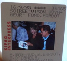 Diapositive d'agence (Slide) Brigitte BARDOT et son mari au théâtre 1995 DIAPO