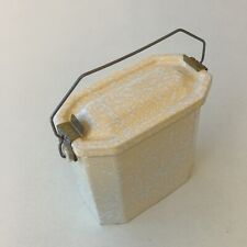 Ancienne gamelle de chantier -