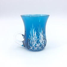 Petite tasse à thé en cristal double coloré bleu taillé de Saint-Louis Massenet