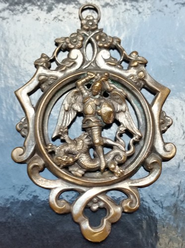 Belle médaille religieuse
