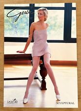 Photo GERBE SCULPTURAL 31,5x44,5. Adriana Karembeu. Tirage argentique original.