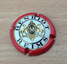magnifique capsule de champagne HENRIOT contour rouge N° 30
