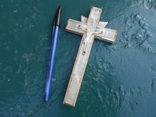 Ancien crucifix christ en croix religieux nacre scuplté