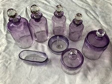 ancien necessaire de toilette 4 flacon et autre en verre couleur Améthyste