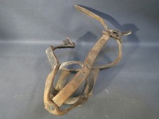 Ancienne muselière à veaux en cuir art populaire paysan déco chalet Savoie