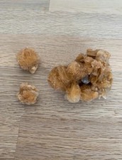 pierre rose des sables semi précieuse( gypse) tres bon état, taille paume main 