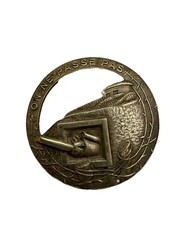 Insigne À Coudre. Ligne Maginot « On Ne Passe Pas » Sans Fabriquant.