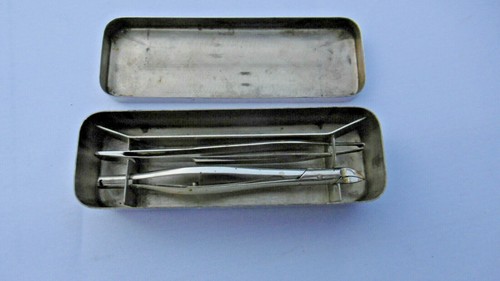 Boite avec anciens outils - boite,