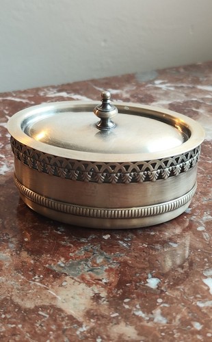 Soap dish where - dish, sugar