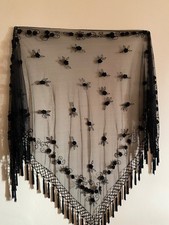 Un grand châle vintage en