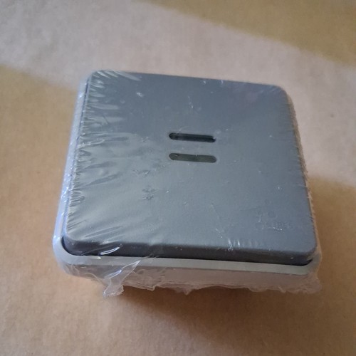 Bouton poussoir composable