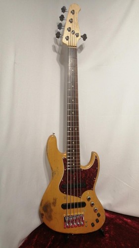 Guitare basse électrique