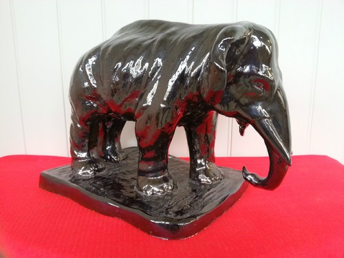 Eléphant sur socle - , afrique