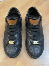 Sneakers Homme Louis Vuitton En Cuir Noir Taille 7 Lacets Large Et Griffe Métal
