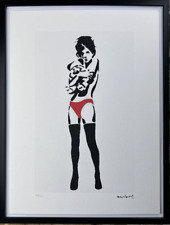 BANKSY(né en 1974) LITHOGRAPHIE NUMÉROTÉE. JEUNE FILLE ET TEDDY BEAR. STREET ART
