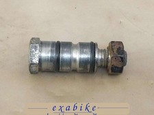 axe de bequille laterale pour