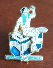Pin's Roland Garros signé
