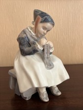 Figurine En Porcelaine Royal