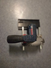 Scie circulaire Bosch GKS 10.8 V-LI sans chargeur, ni batterie