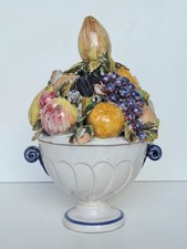 Ancien pot couvert faïence trompe l´oeil fruits barbotine à identifier Malicorne