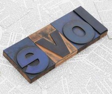 LOVE caractères d'imprimerie