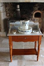 Meuble de toilette avec plateau en marbre et son ensemble de toilette art déco