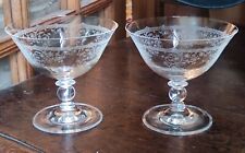 Duo Anciennes Grandes  Coupes à Champagne Décor Ciselé Art De La Table Ancien