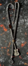 NEUF MAGNIFIQUE GROS COLLIER ROCK AVEC BRELOQUES GUITARE PIÈCE ARGENTÉ RÉGLABLE 