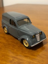 Juvaquatre Renault 1/43 Heco Modèles montée fourgonnette résine
